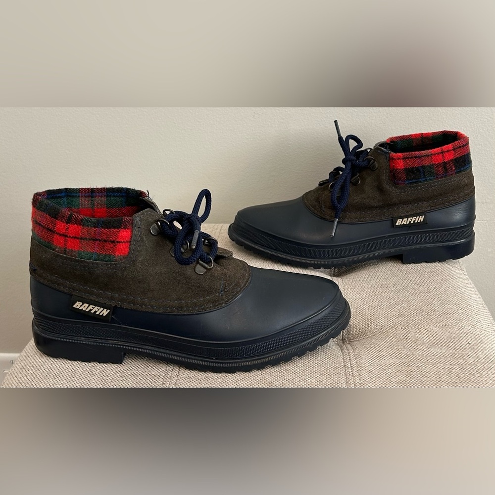 Baffin Women’s Navy Blue - Red Plaid Rubber Winter/Rain Boots - Size 8